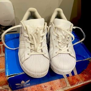 Kids size 3 shell toe white adidas